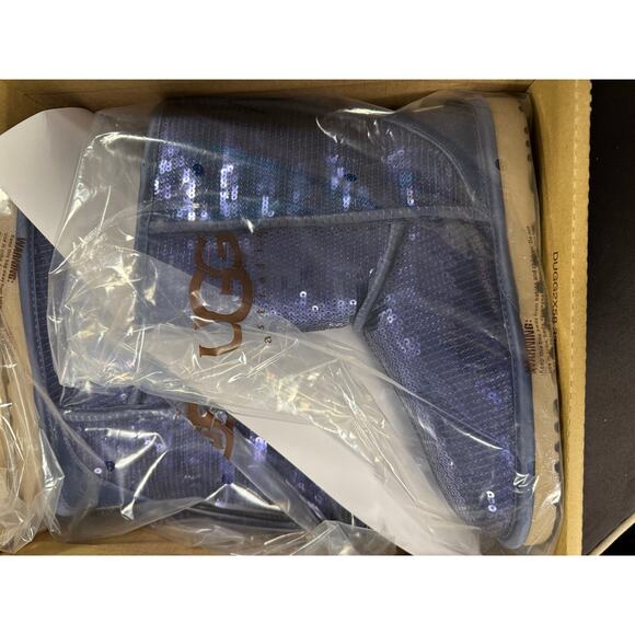 UGG / Boots Classic Short / Sparkle / Dark Blue / Authentic / size 7 / NIB NWT - Picture 4 of 8